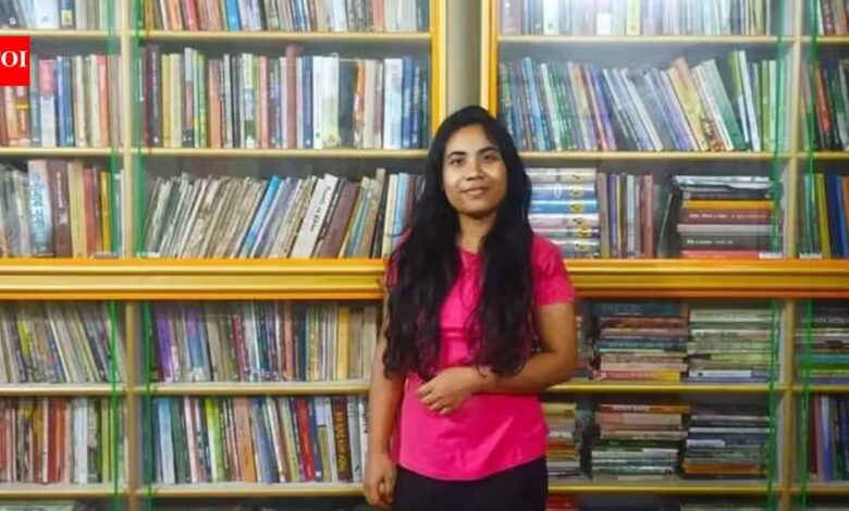 2020-ൽ അനിന്ദിത ഗൊഗോയ് അസമിലെ തേയിലത്തോട്ടത്തിലെ കുട്ടികൾക്കായി വെറും 100 പുസ്തകങ്ങളുള്ള ഒരു ലൈബ്രറി തുറന്നു; ആറ് വർഷത്തിന് ശേഷം, അവളുടെ കുടുംബം 40 ലക്ഷം രൂപ മുടക്കി 10,000 പുസ്തകങ്ങളുടെ ശേഖരം നിർമ്മിച്ചു.