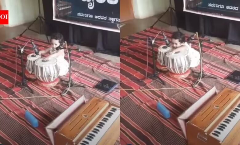 തബല പ്രാഡിജി: കർണാടകയിൽ നിന്നുള്ള 2 വയസ്സുള്ള തബല പ്രാഡിജി 12 താളുകൾ വായിച്ച് റെക്കോർഡ് തകർത്തു; അവളുടെ വീഡിയോ കാണൂ